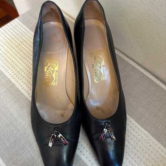 Vintage Salvatore Ferragamo Black Pumps with metallic Heel Size 7.5 - Picture 2 of 12